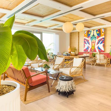 The Standard, Huruvalhi Maldives (Adults Only) Meedhoo  Esterno foto The interior of the hotel