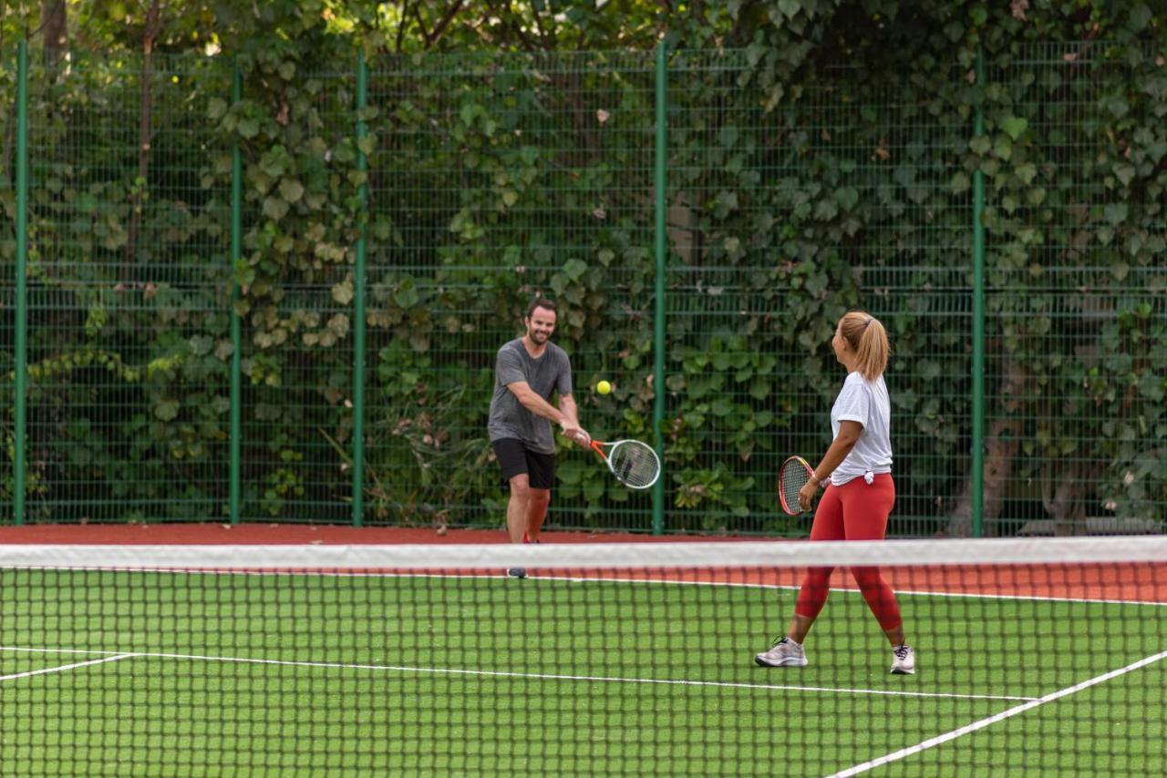 The Standard, Huruvalhi Maldives (Adults Only) Meedhoo  Esterno foto Serena Williams and Patrick Mouratoglou
