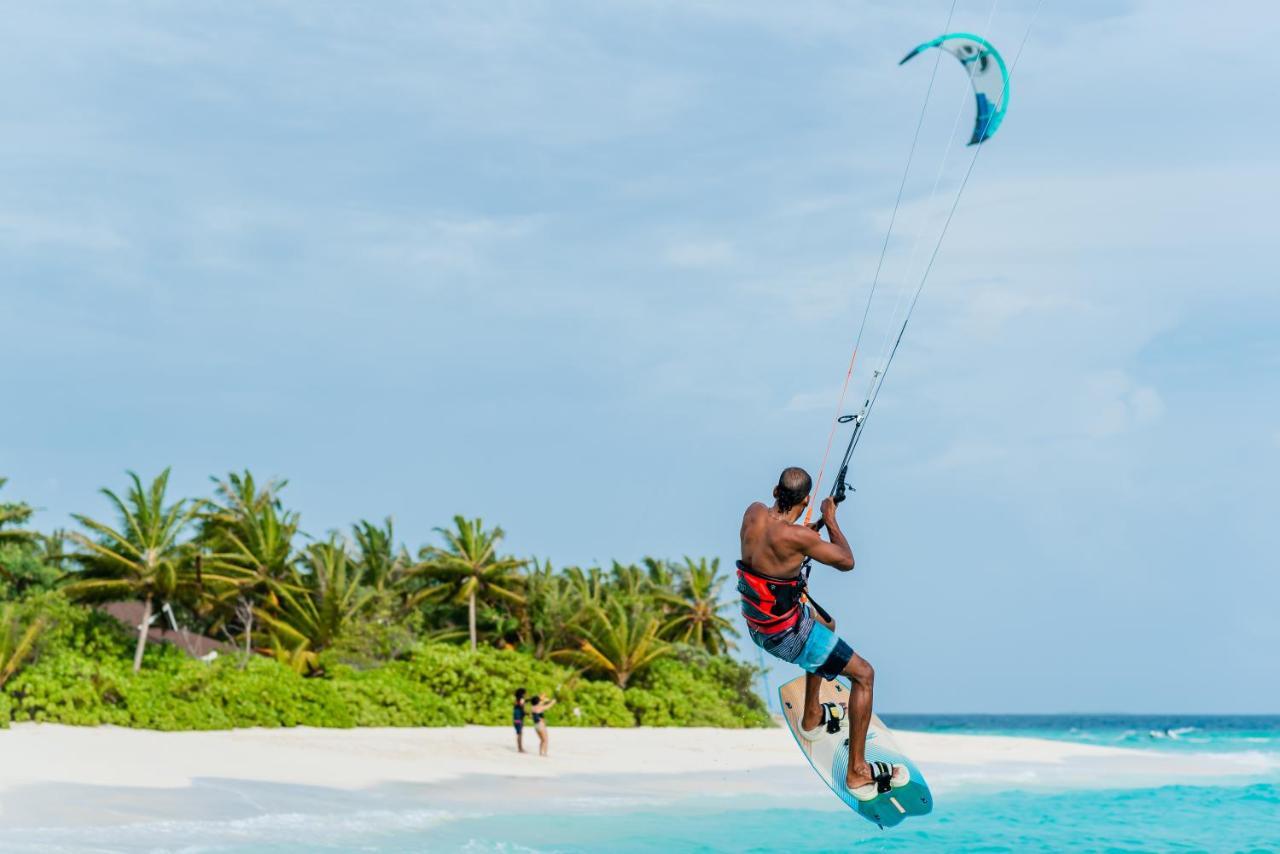 The Standard, Huruvalhi Maldives (Adults Only) Meedhoo  Esterno foto Kitesurfing in Maldives