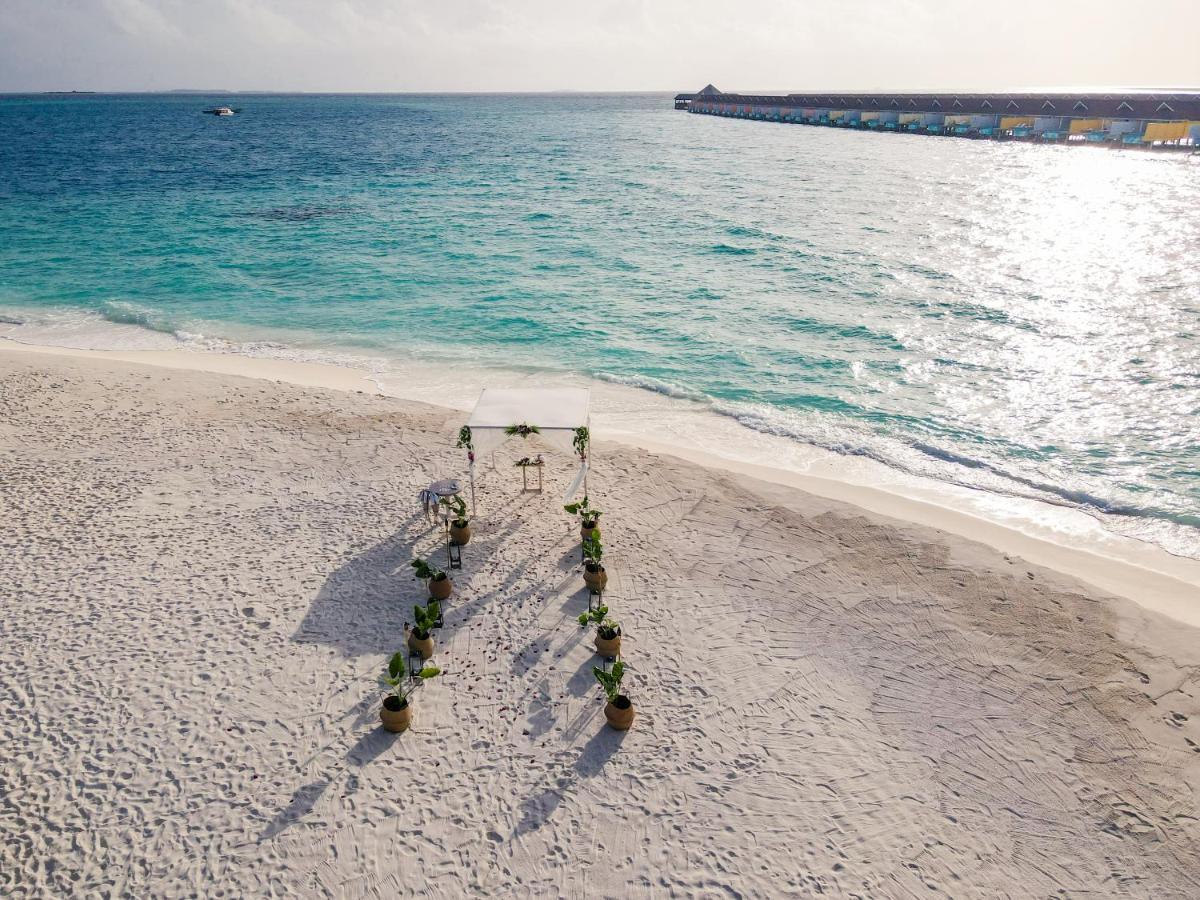 The Standard, Huruvalhi Maldives (Adults Only) Meedhoo  Esterno foto A beach in the Maldives