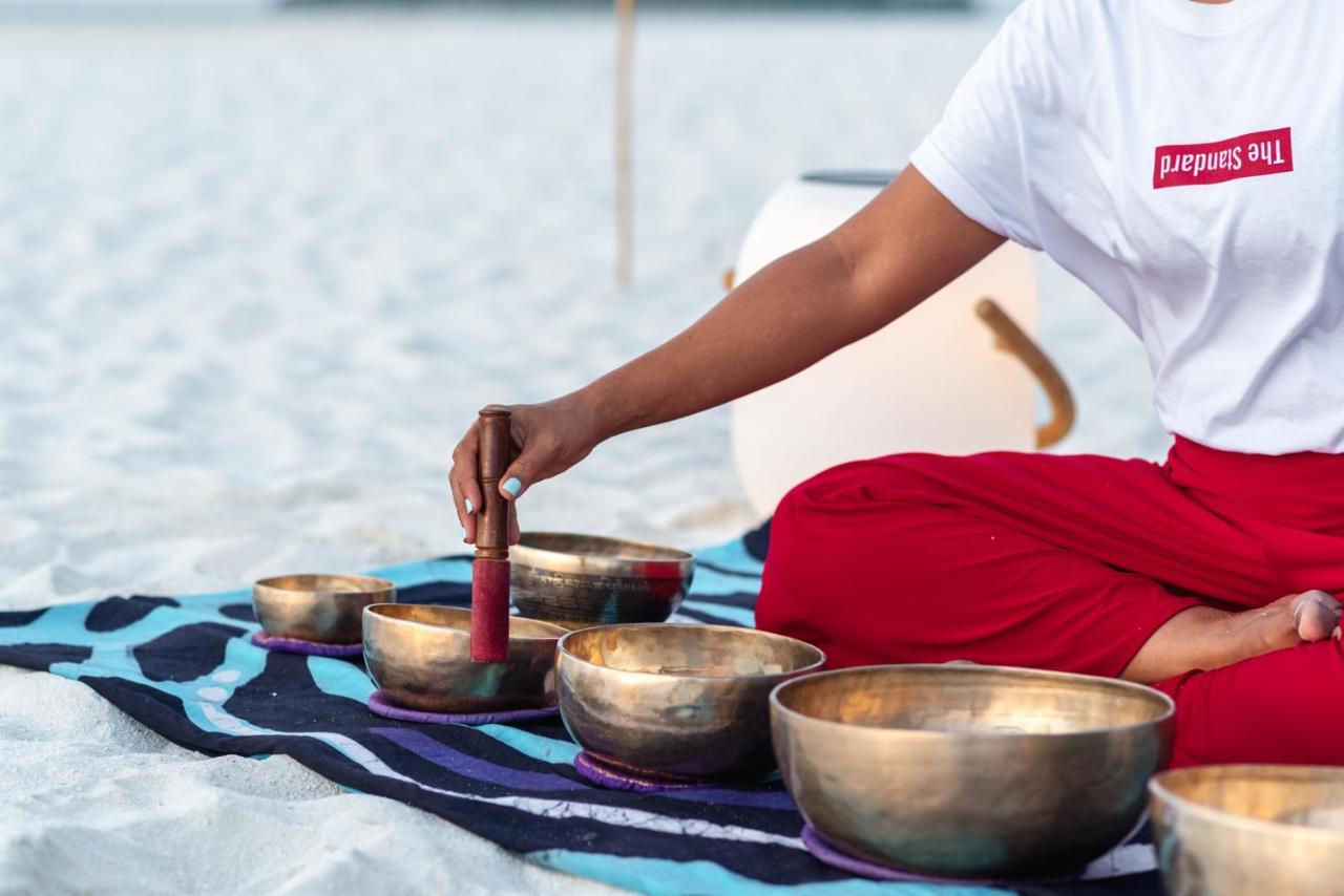 The Standard, Huruvalhi Maldives (Adults Only) Meedhoo  Esterno foto Singing bowls