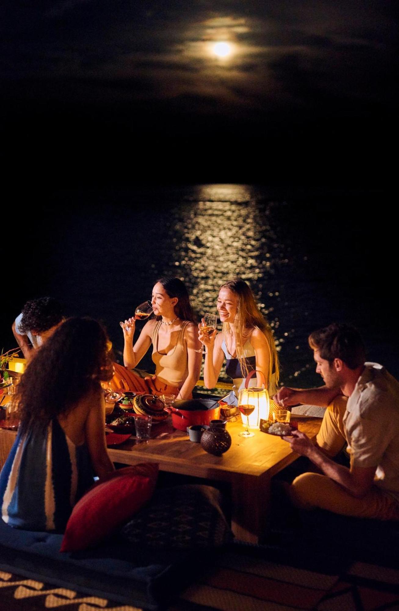 The Standard, Huruvalhi Maldives (Adults Only) Meedhoo  Esterno foto The Beach Club