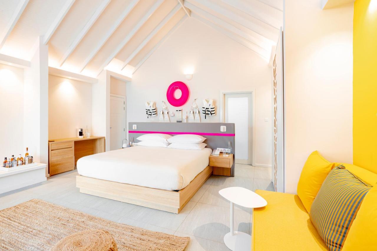 The Standard, Huruvalhi Maldives (Adults Only) Meedhoo  Esterno foto A bedroom at the hotel