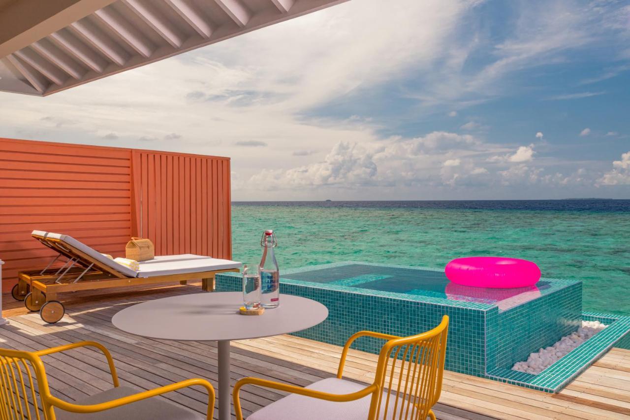 The Standard, Huruvalhi Maldives (Adults Only) Meedhoo  Esterno foto A water villa at the resort