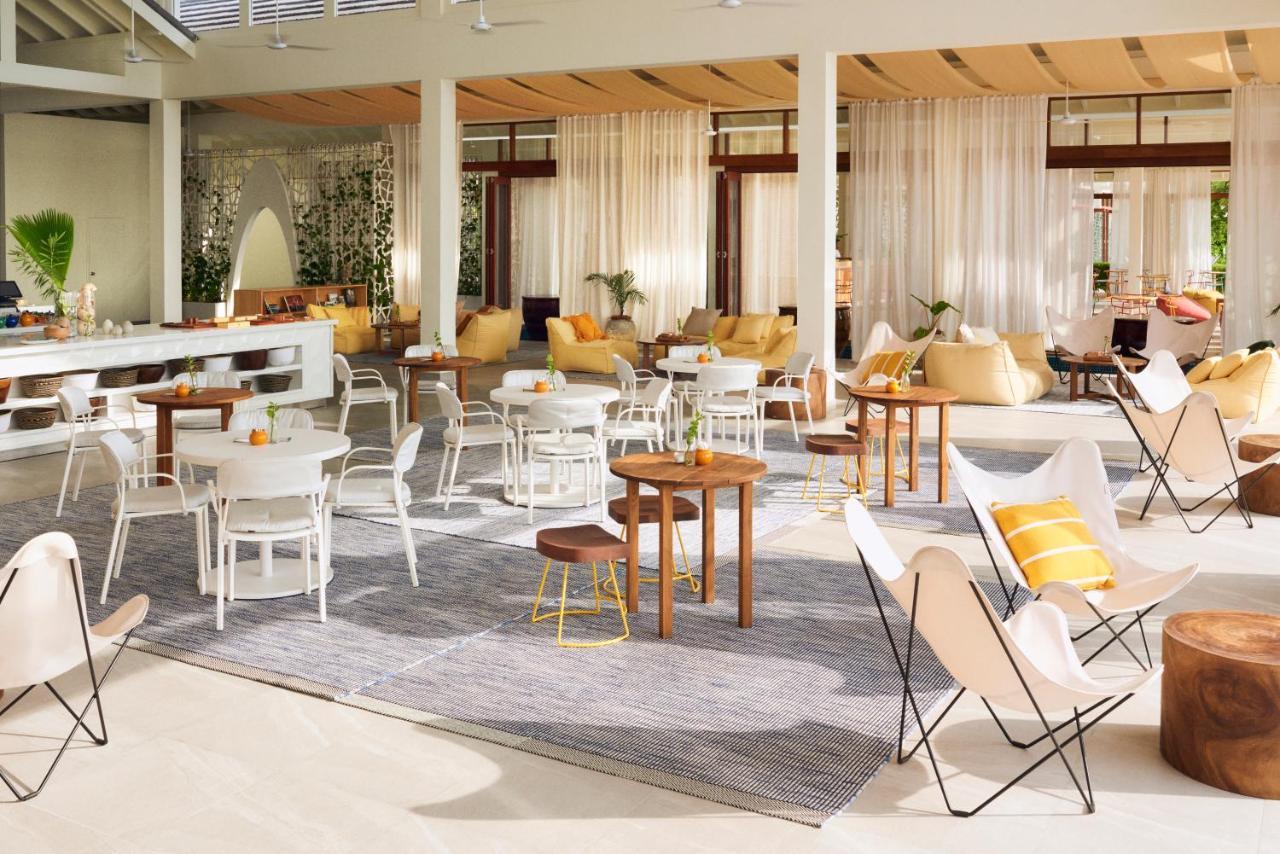 The Standard, Huruvalhi Maldives (Adults Only) Meedhoo  Esterno foto The lobby at the Hotel