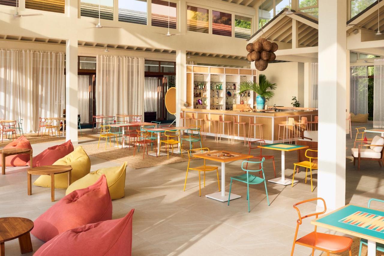 The Standard, Huruvalhi Maldives (Adults Only) Meedhoo  Esterno foto The interior of the hotel