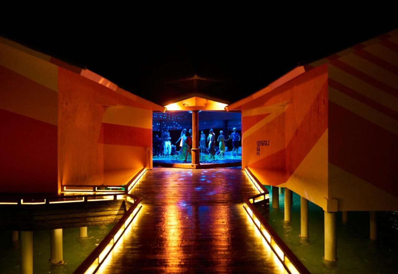 The Standard, Huruvalhi Maldives (Adults Only) Meedhoo  Esterno foto The entrance of the museum